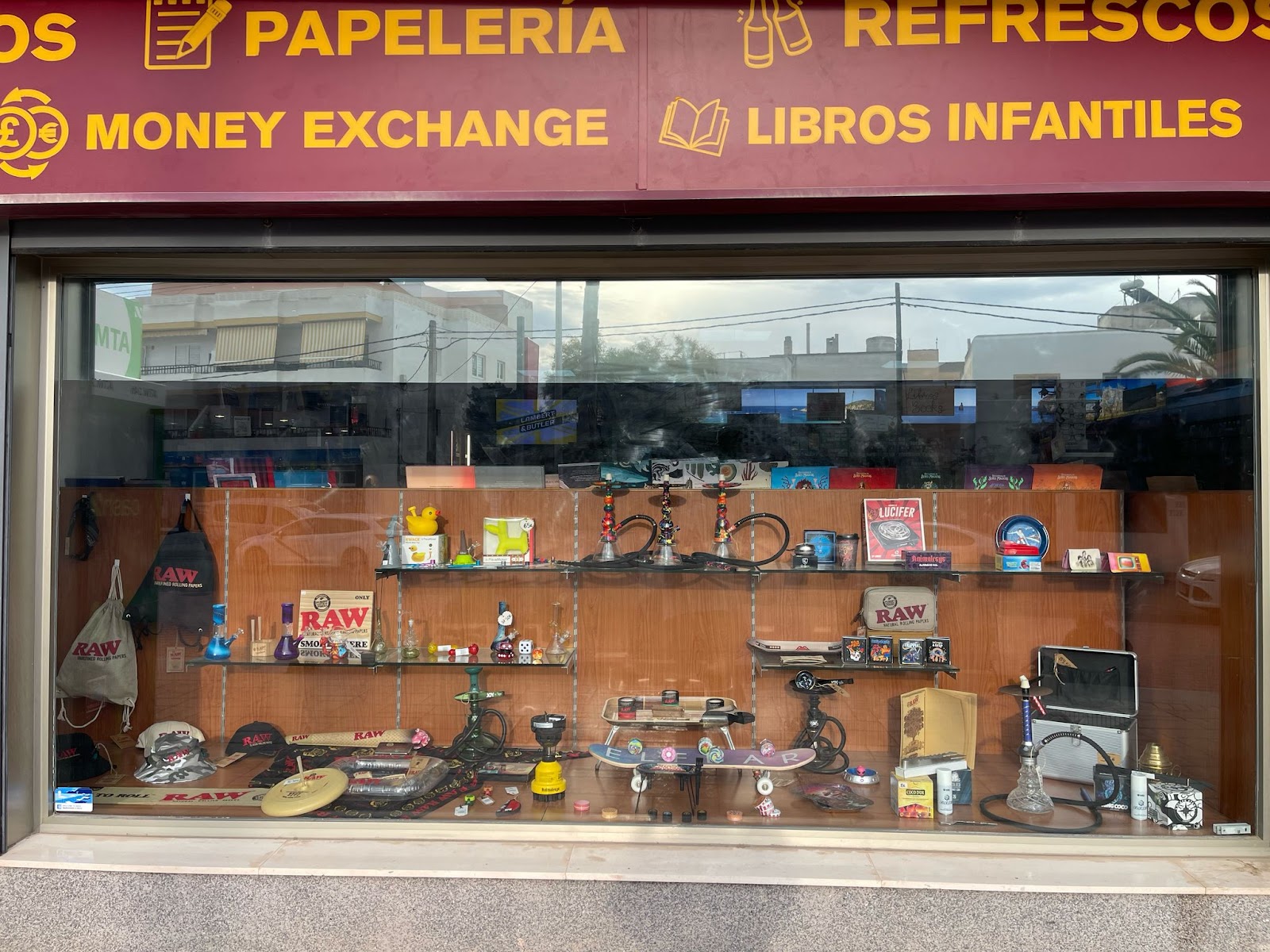 Estanco Nº 4 Venta De Tabaco — Smoke Shop in San Antonio, Ibiza