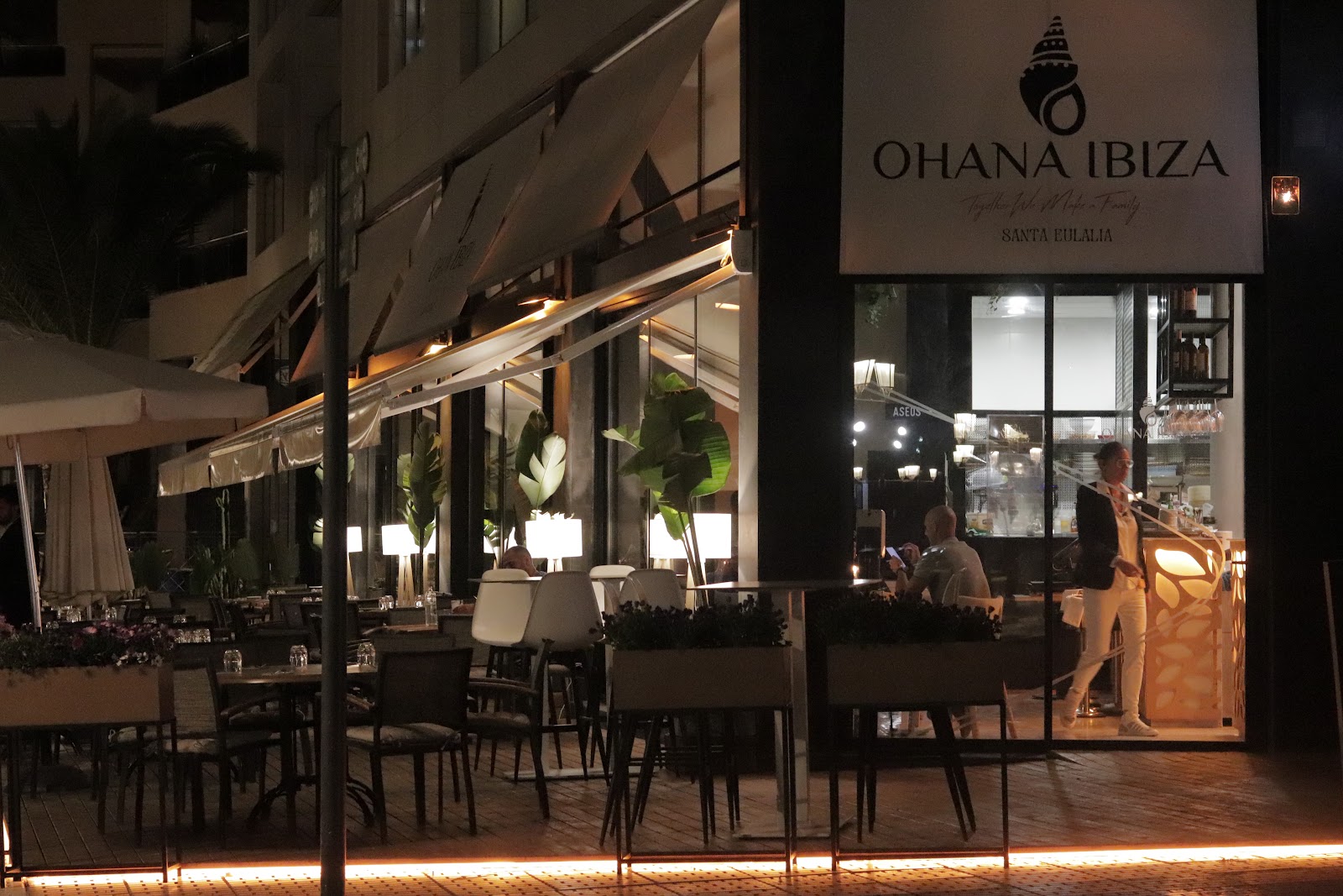 Restaurante Ohana Santa Eulalia — Restaurant in Santa Eulalia, Ibiza