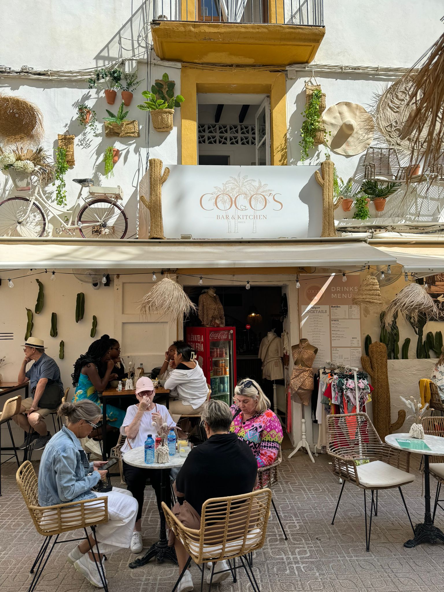 Coco's bar and kitchen — Restaurant in Ibiza Town, Ibiza